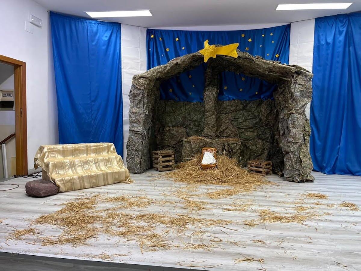 (Foto) Nella scuola primaria di Scandale un presepe vivente itinerante fatto di amicizia e pace - 