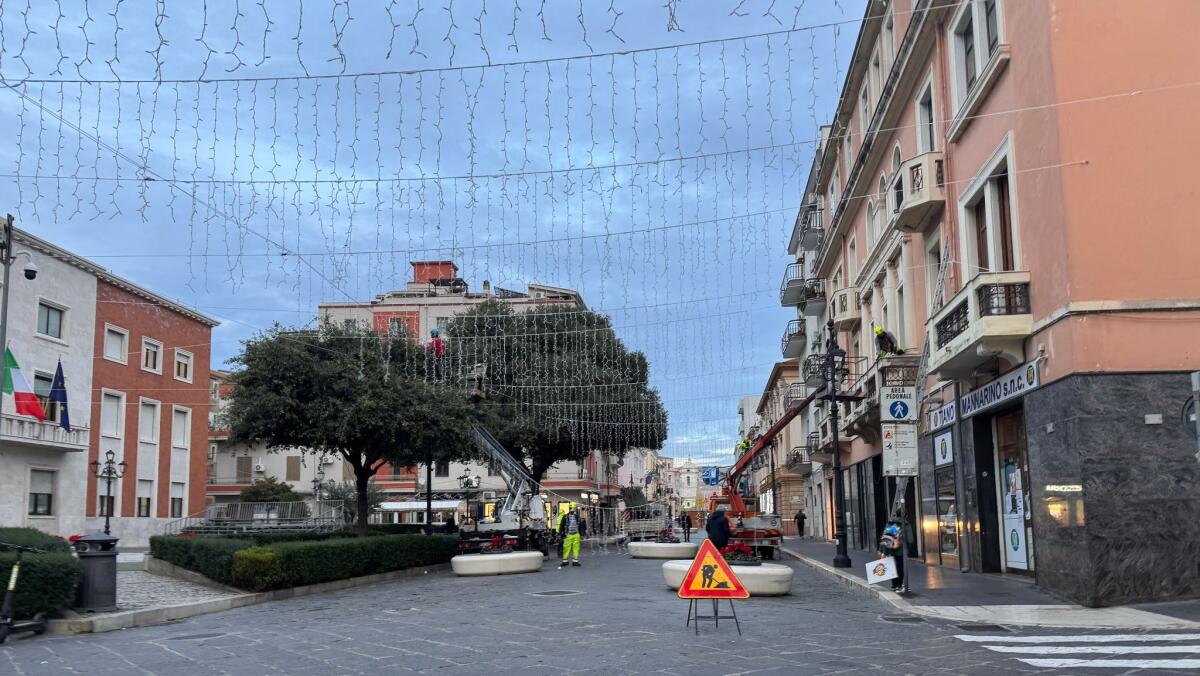 Crotone - Continuano i preparativi per il Natale, domani il calendario degli eventi - 