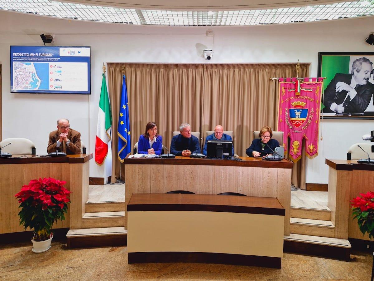 Crotone - Sul porto arriva il Wi-fi per i crocieristi - 