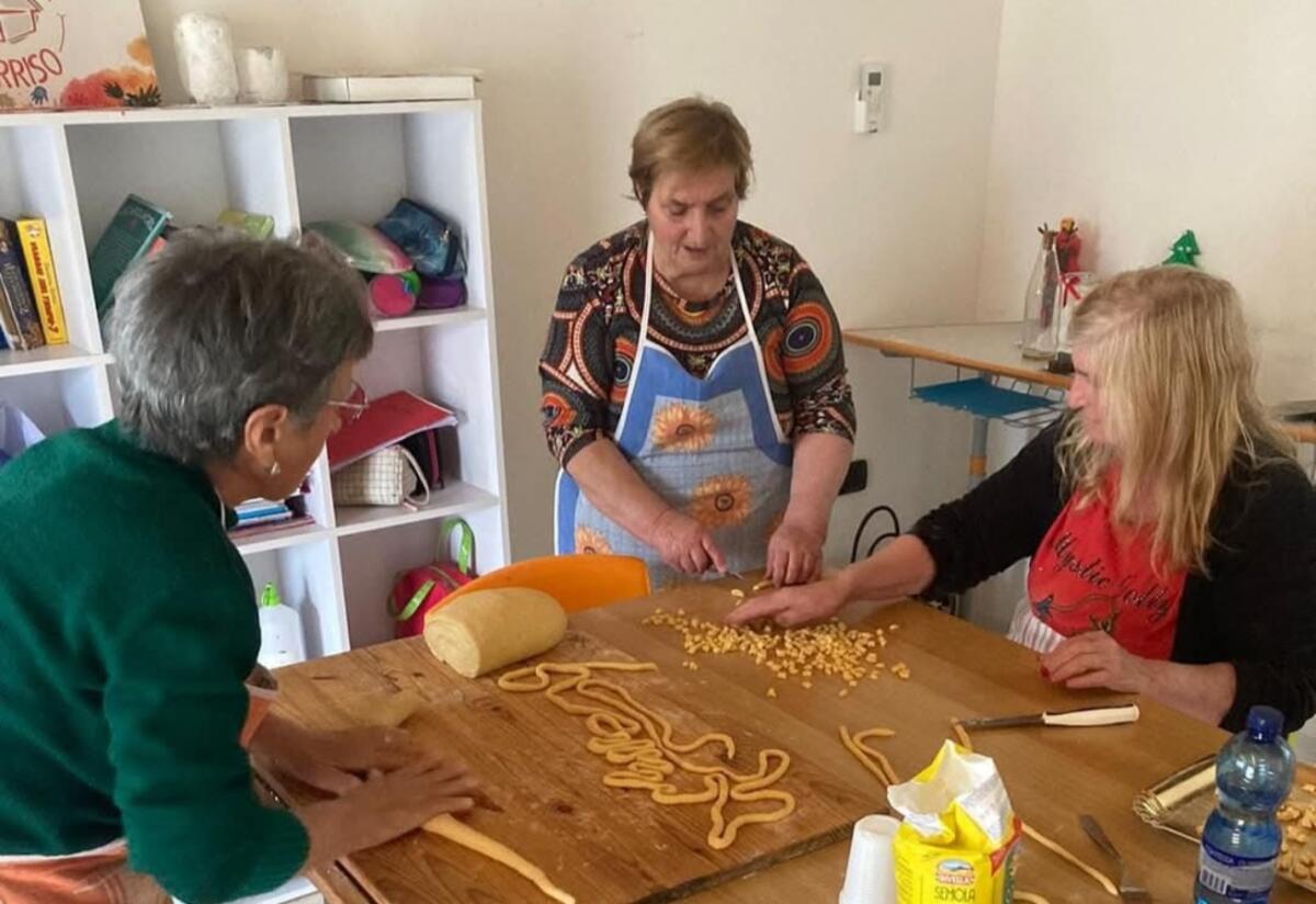 Petilia Policastro - Dolci natalizi pronti per l'accensione dell'albero alla Santa Spina - 