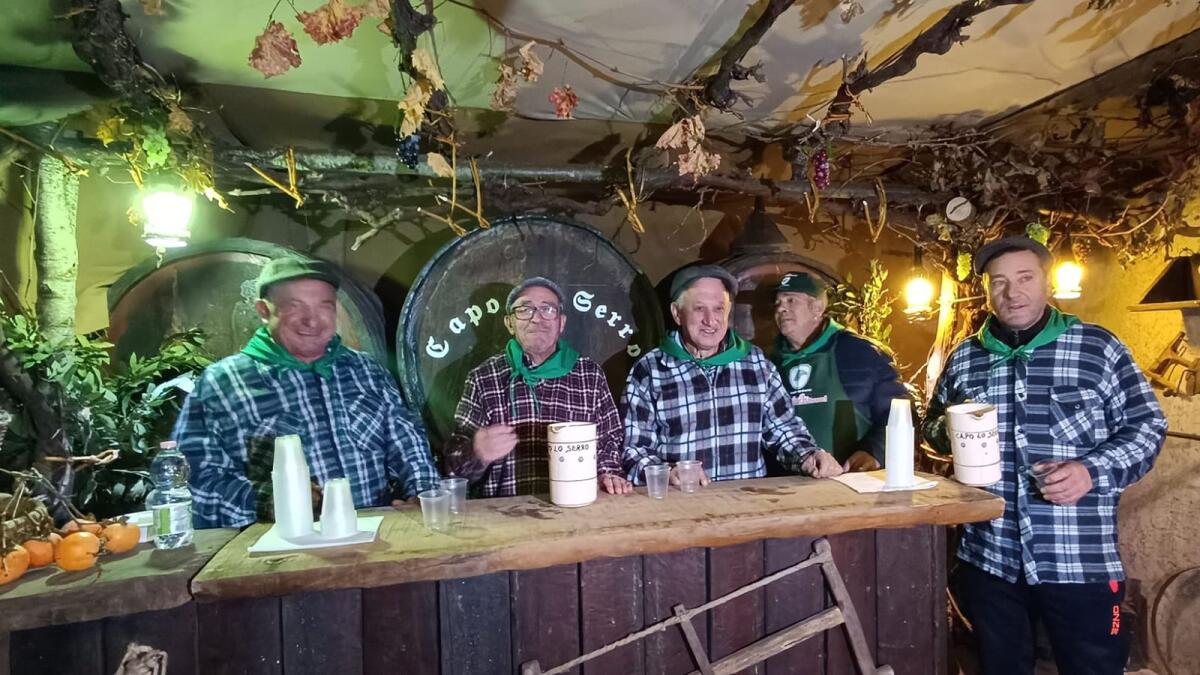 (Foto Gallery) Grande successo per la magia del “Perciavutti”. Mormanno celebra la tradizione del vino nuovo. - 