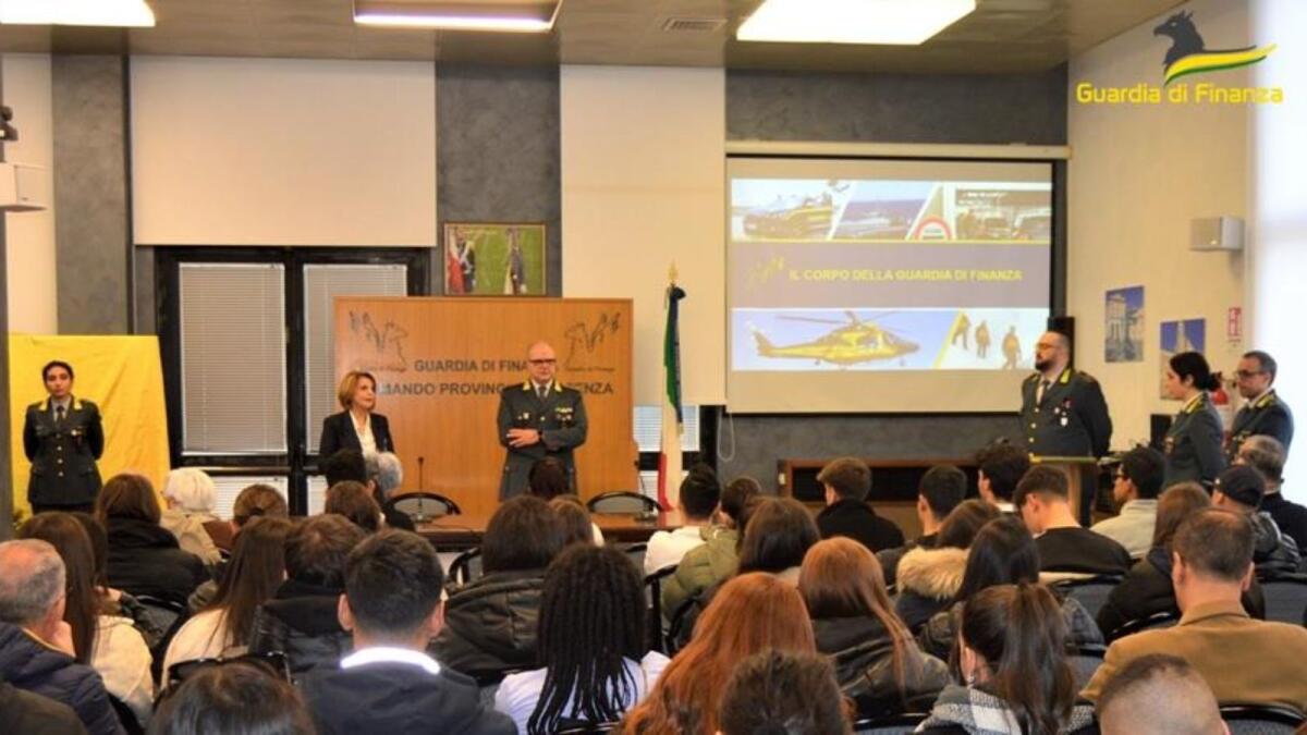 Cosenza - Concorso sulla legalità economica: premiati gli stundenti delle scuole cosentine - 