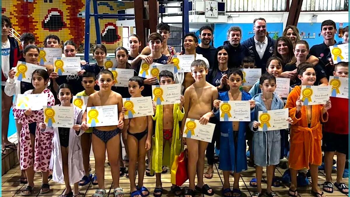 Cosenza - “Tuffi di Natale” nella piscina comunale insieme al campione Tocci - 
