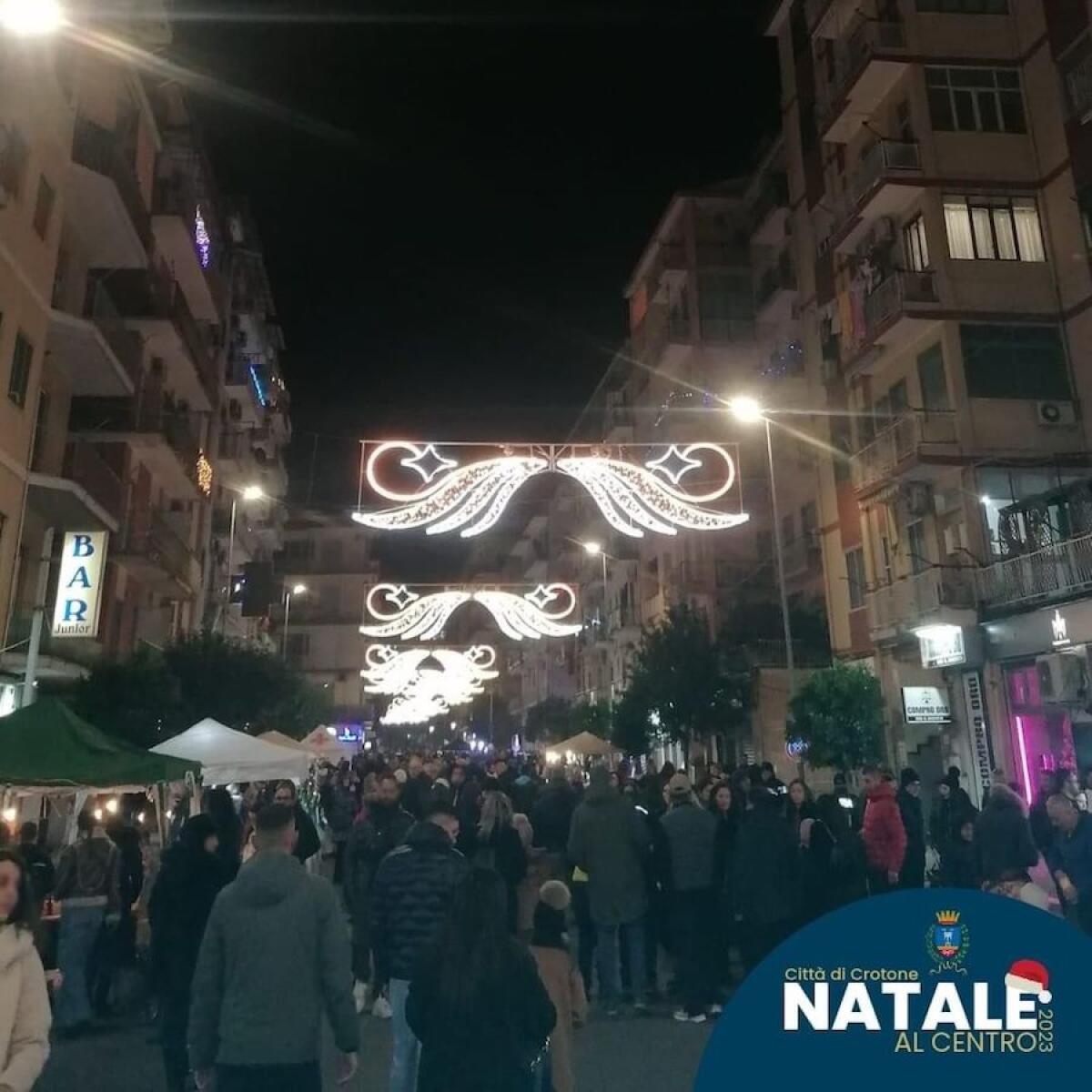 Crotone - Natale è alle porte, oggi si fa Festa in via XXV aprile - 