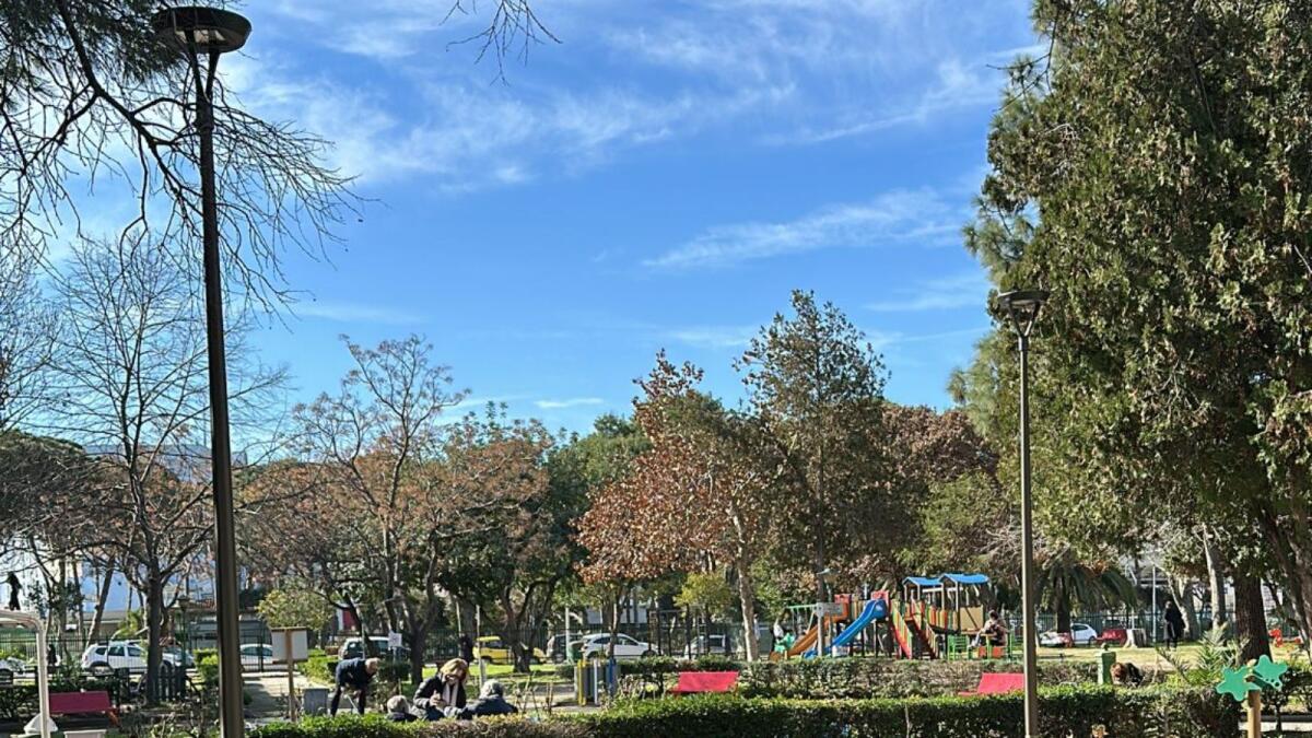 Crotone - Iniziati i lavori per implementare il sistema di illuminazione del Parco delle Rose - 