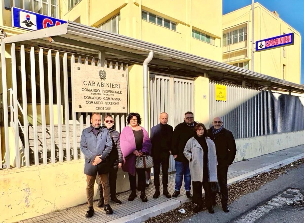 Crotone - Una delegazione di Fratelli d'Italia ha fatto visita al Comando dei Carabinieri - 