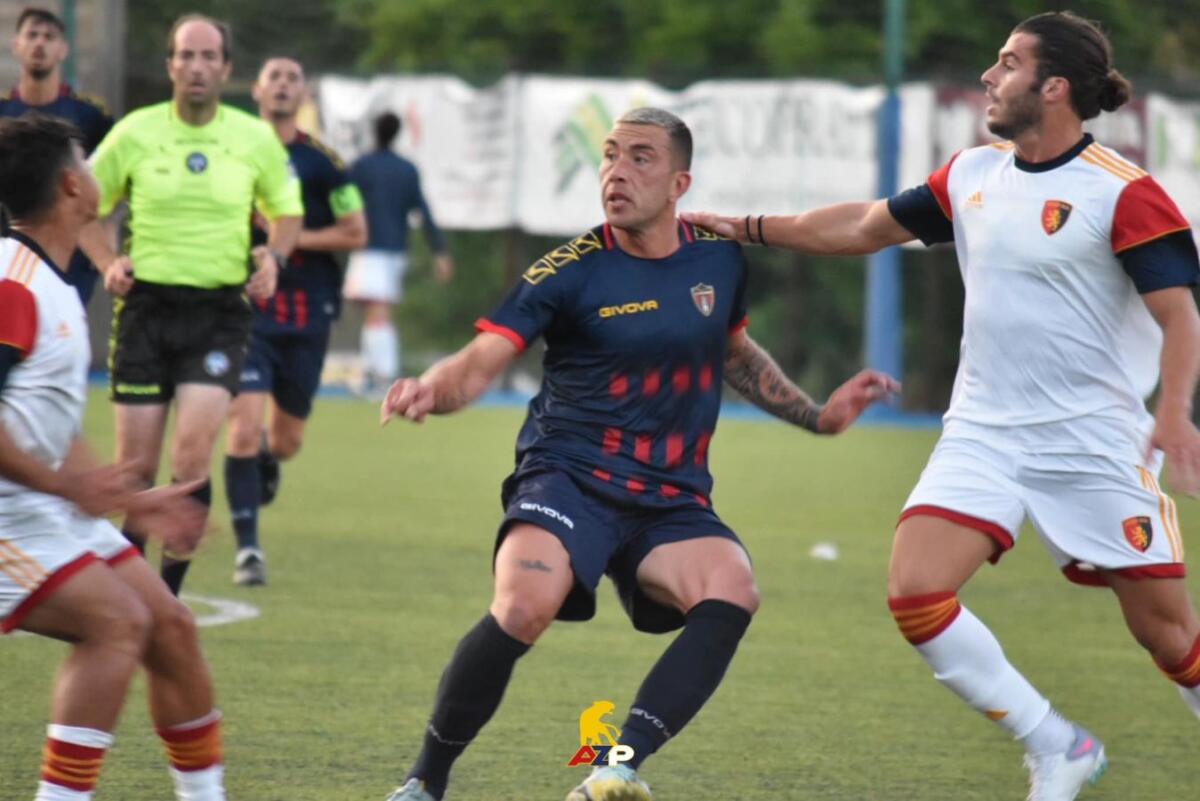 #Calciomercato | Crotone calcio - Ecco bomber Murano per l'attacco rossoblù - Foto Az Picerno
