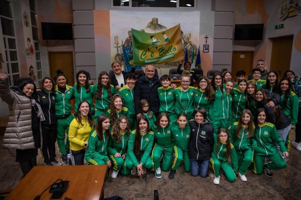 Le calciatrici del Cus Cosenza femminile ricevute a Palazzo dei Bruzi - 