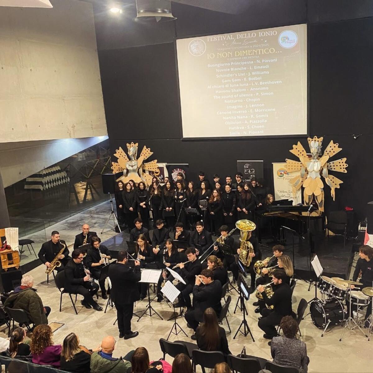 Crotone - "Io non dimentico": un viaggio tra musica e memoria ai Giardini di Pitagora - 