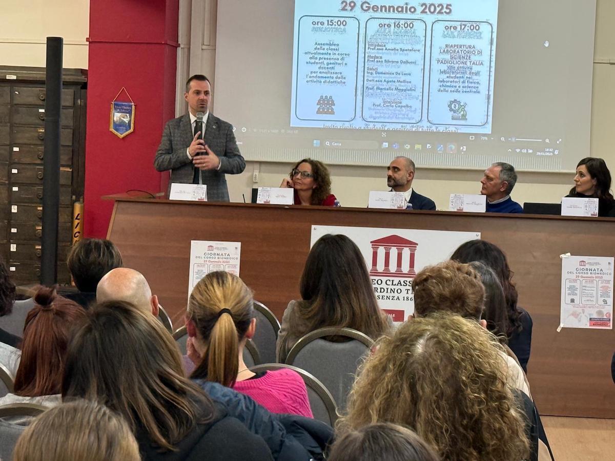 Cosenza - Giornata del Biomedico al Telesio tra relatori d’eccezione inaugurazioni e borsa di studio - 