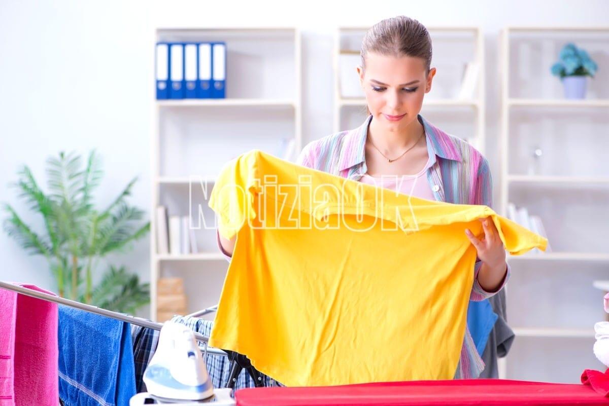 I migliori trucchetti di pulizia e ordine per la casa che non leggerai da nessun’altra parte: ti salvano la vita - Young housewife doing laundry at home