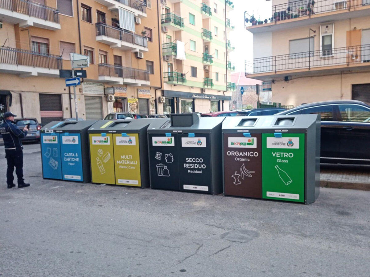 Crotone - Akrea e Comune incontrano i cittadini per impare a fare la differenziata - 