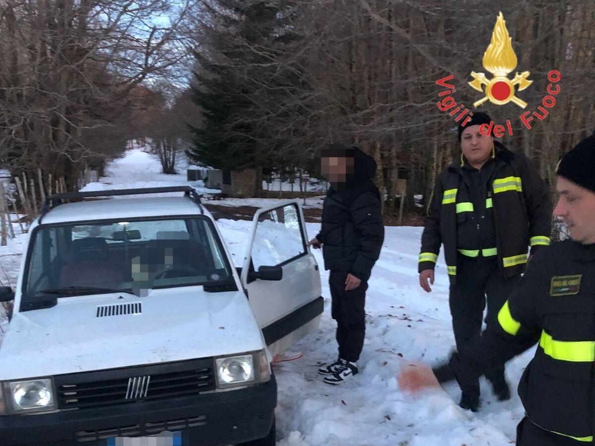 Una gita in sila si trasforma in disavventura per due crotonesi salvati dai Vigili del Fuoco - 