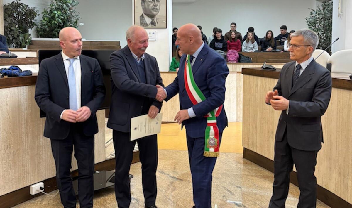 Crotone - Menzione speciale ad Andrea Antonio Pesavento, «esempio per le giovani generazioni» - 
