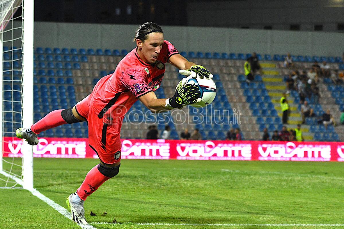 #Calciomercato | Crotone calcio - Terminate le cessioni, in arrivo due rinforzi: ecco le trattative - Serie C 2024-2025
Stadio Ezio Scida
Nella foto: Andrea Sala