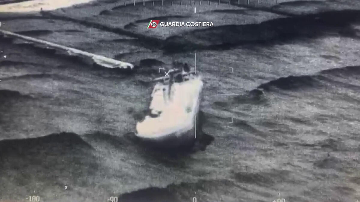 Maltempo, nave cipriota arenata sulla costa di Marina di Massa - 