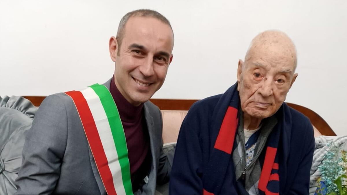 Cosenza - L'Amministrazione comunale festeggia i 100 anni del prof. Ugo Filippo, storico maestro elementare della città - 