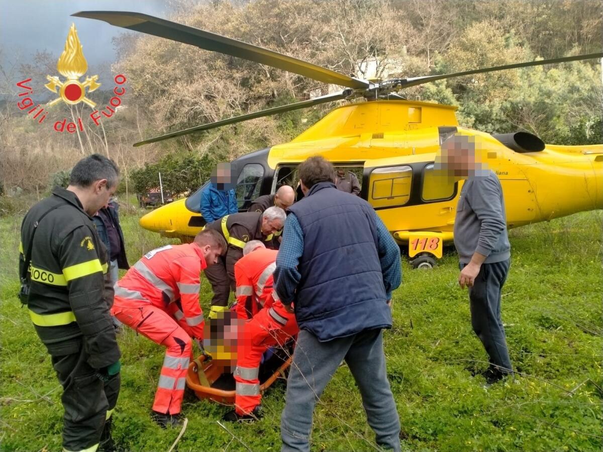 Feroleto Antico - Anziano cade nel bosco e si frattura le gambe, localizzato e salvato dai Vigili del Fuoco - 