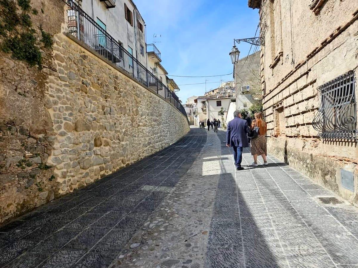 Corigliano-Rossano - Giovane donna spiata con un drone all'interno della propria villa - 