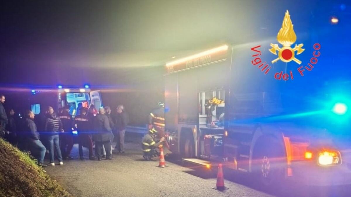 Calabria - Auto perde il controllo e finisce in uno strapiombo di oltre trenta metri - 