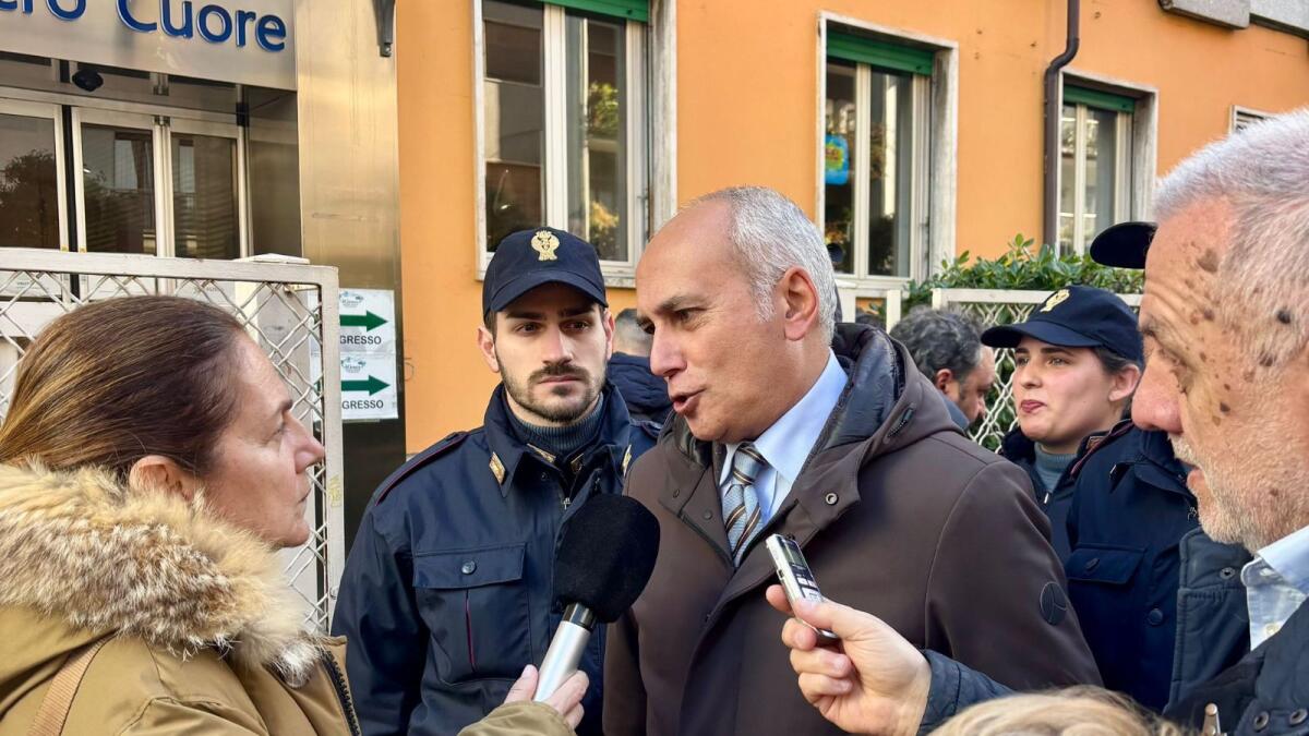 Cosenza - Il Sindaco porta l'abbraccio della città alla madre della piccola ritrovata dopo il sequestro - 
