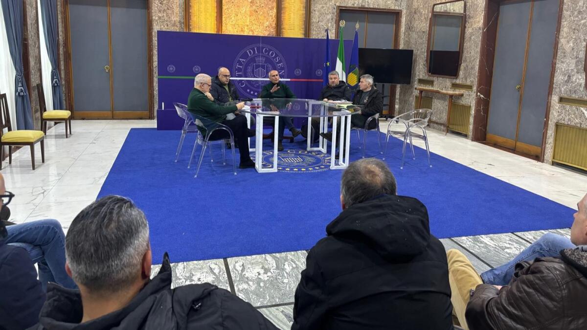 Cosenza - Il servizio di raccolta dei rifiuti al centro di un incontro a Palazzo dei Bruzi - 