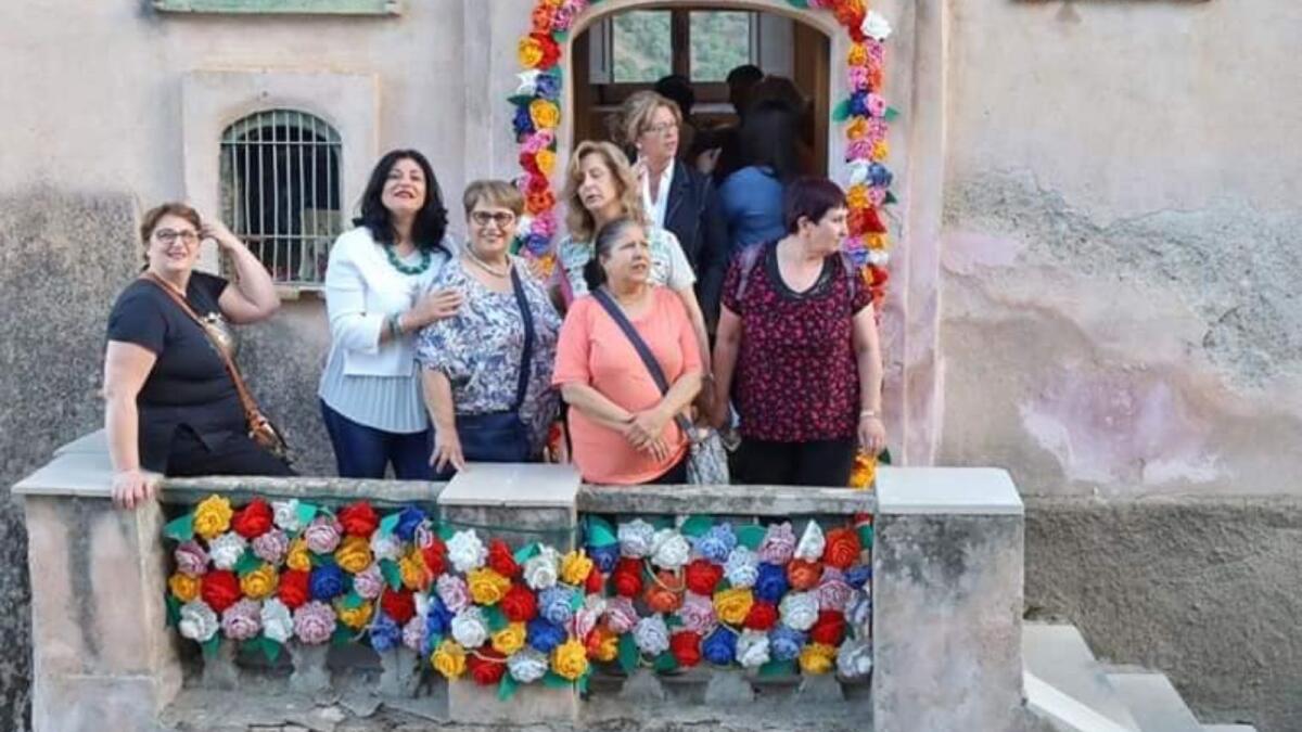 Corigliano-Rossano – Riciclo creativo e hand-made identitario, arriva la befana di SosteniAmo - 