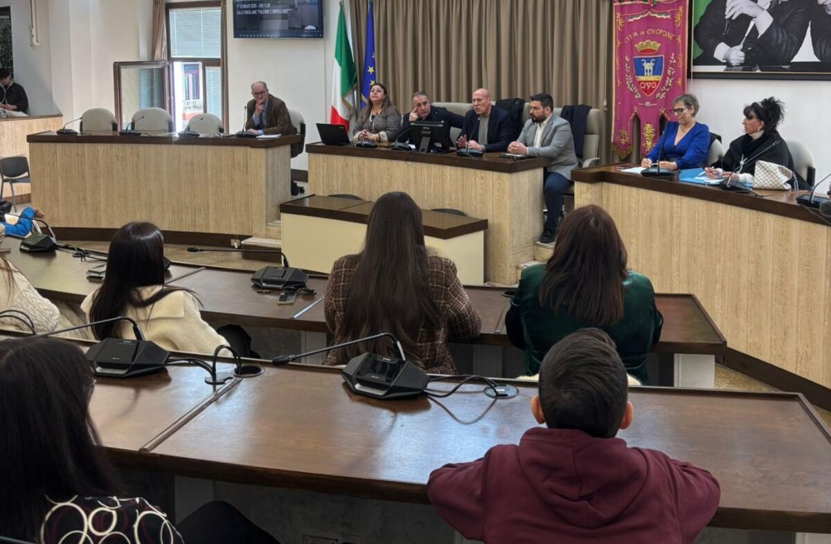 Crotone - Nella sala Consiliare insieme agli studenti per il Giorno della Memoria - 