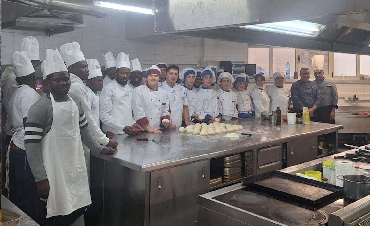 A lezione di "lievitati" con il maestro pizzaiolo crotonese Simone Battigaglia -