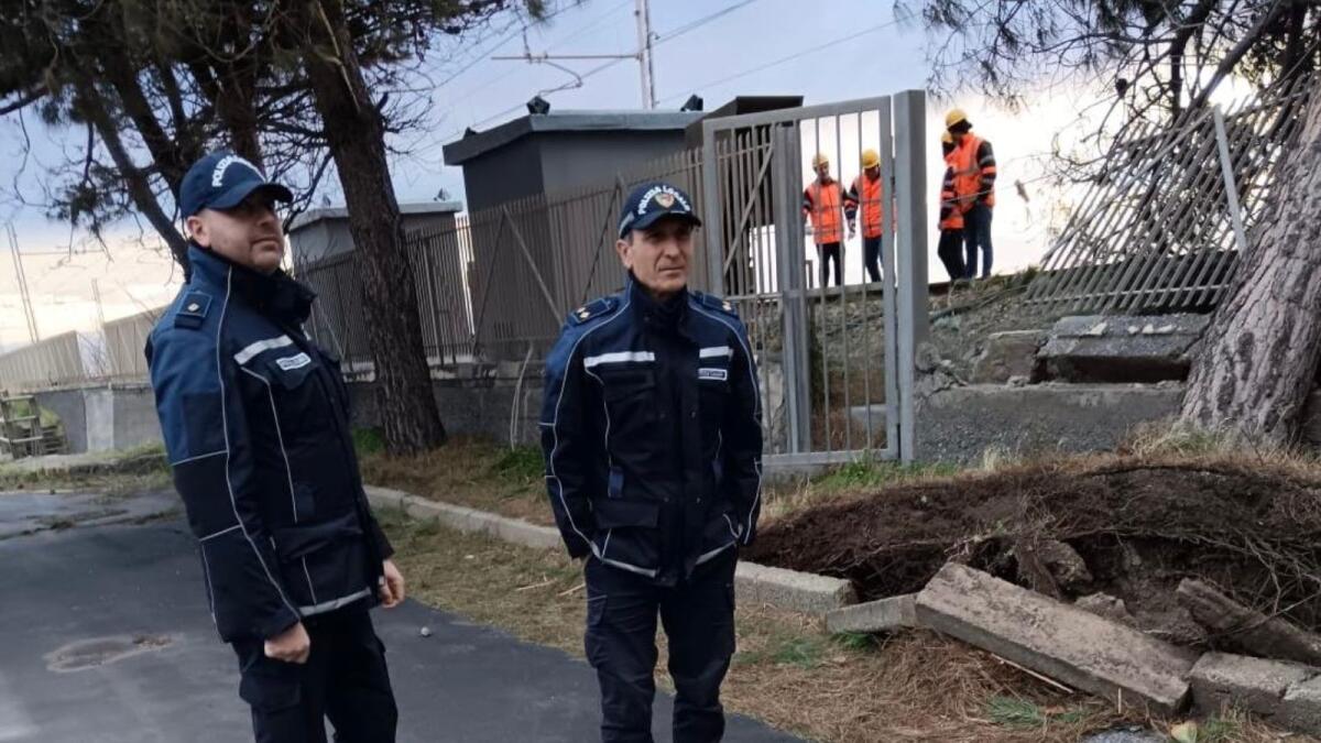 Belvedere Marittimo - Il riconoscimento del sindaco alla polizia locale per la gestione del  maltempo - 