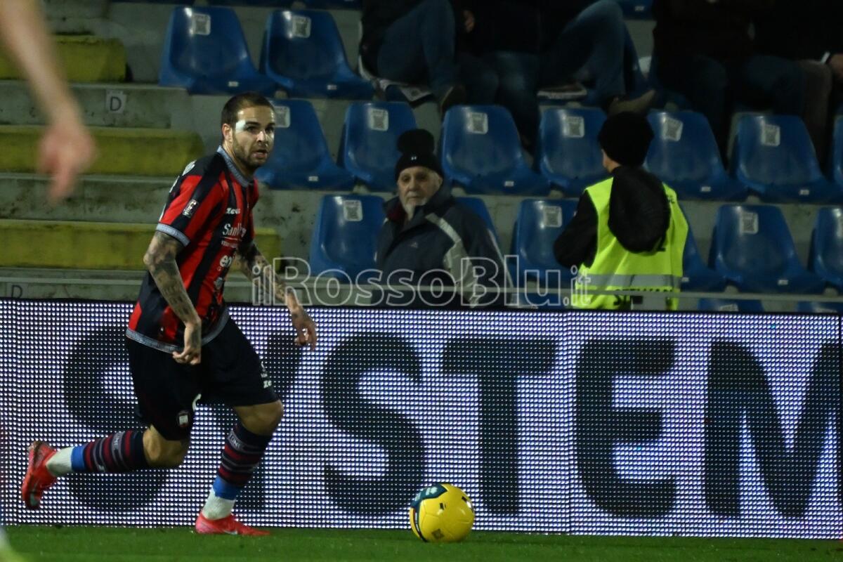 #CrotonePicerno 0-0 | Il Crotone ci prova ma non riesce a sfatare il tabu Scida - 