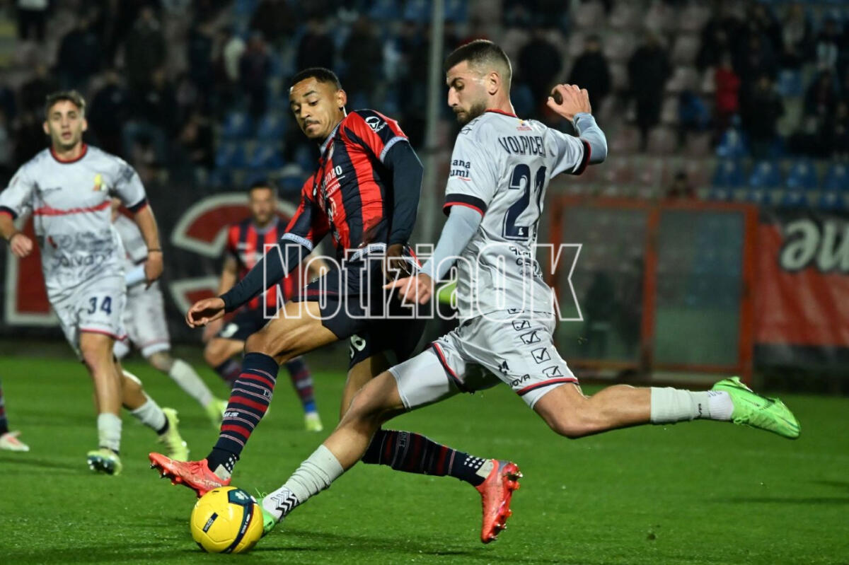 #CrotonePicerno 0-0 | Un Crotone da applausi anche quando non vince - 