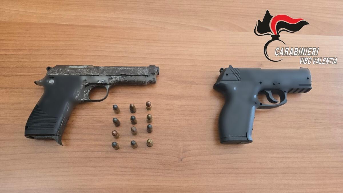 Calabria -  In possesso di pistola calibro 9 con matricola abrasa e relative munizioni: tre arresti - 