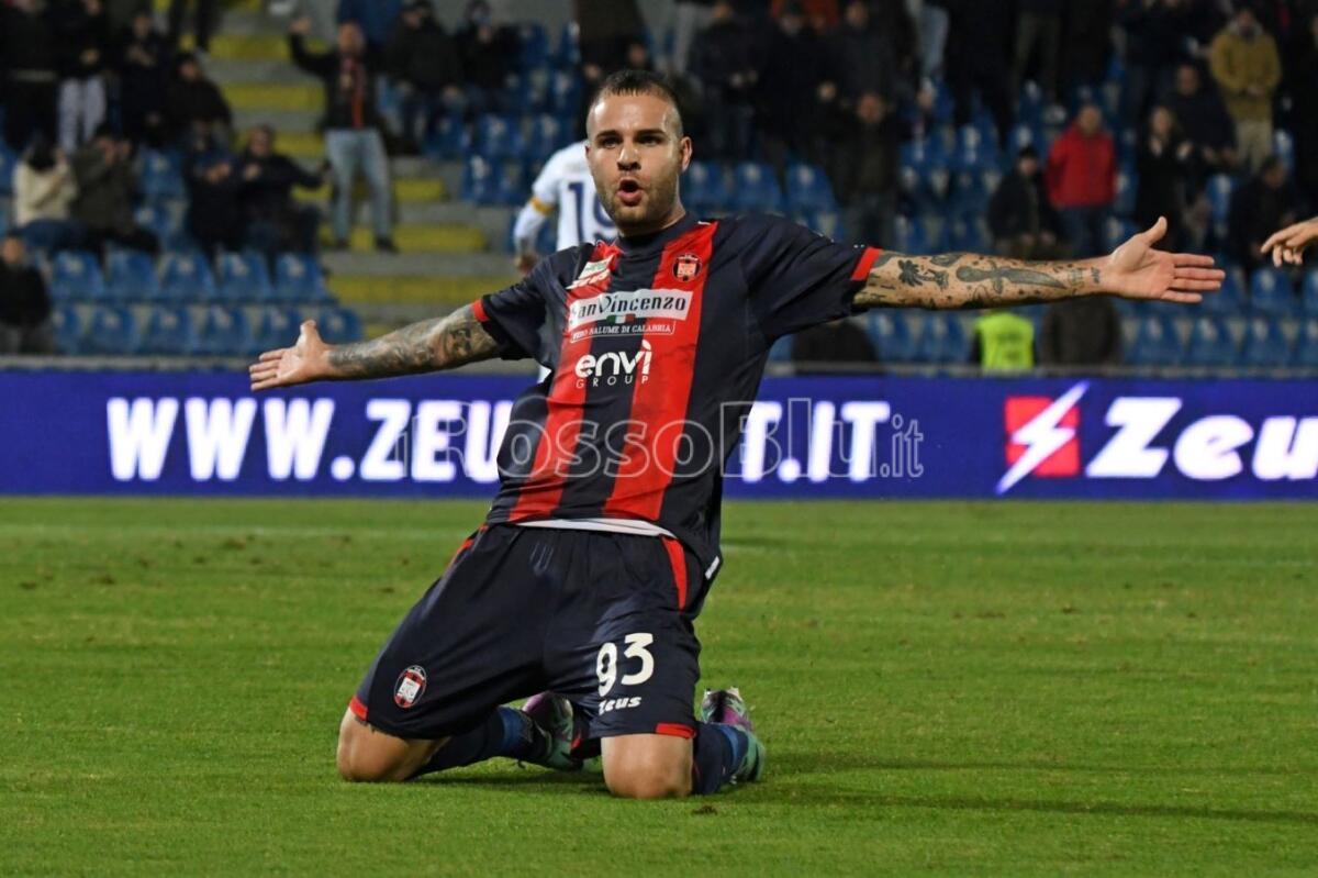 #MessinaCrotone 0-2 | Dominio rossoblù in riva allo Stretto - 