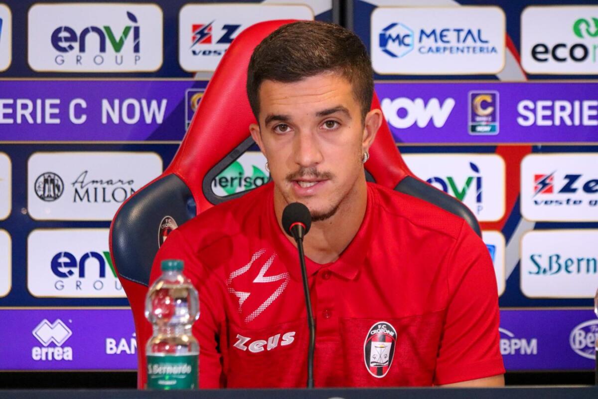 Calciomercato | Crotone Calcio - Si muove in uscita il mercato dei rossoblù: una cessione e le trattative in corso - 
