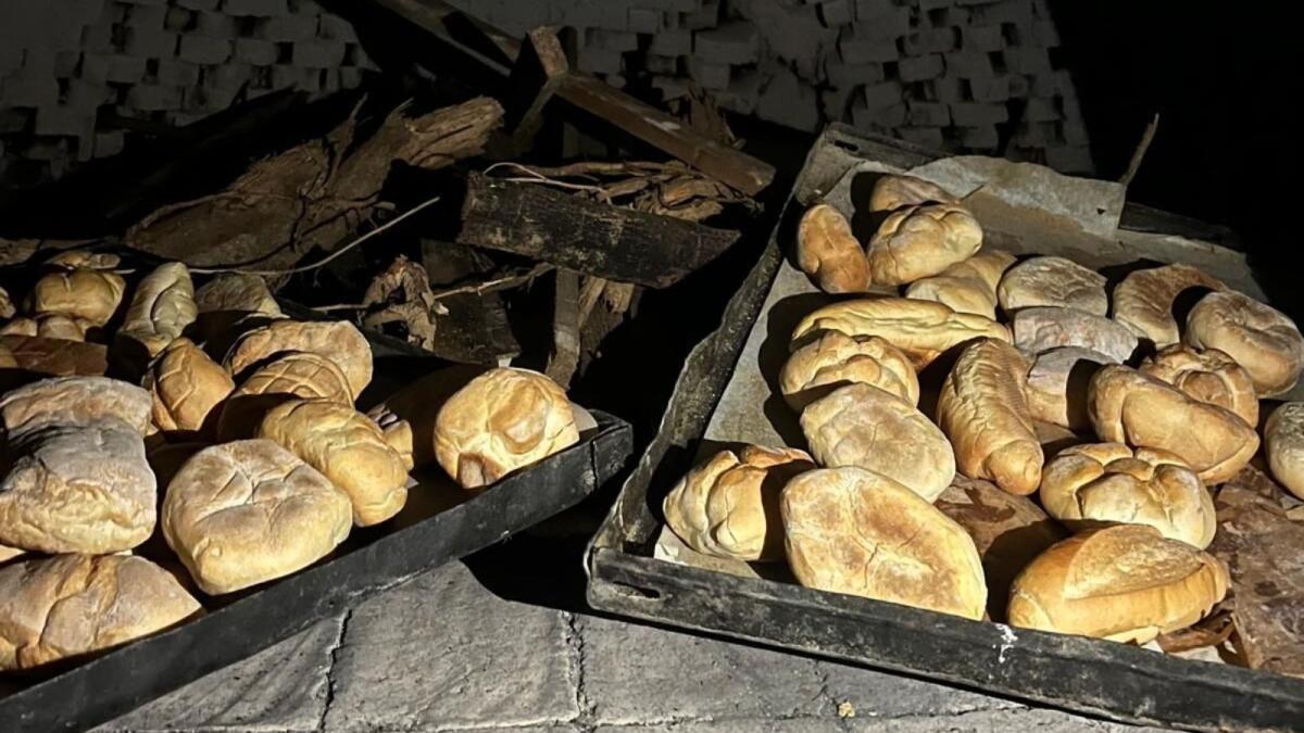 Calabria - I Nas gli chiudono il forno, ma lui continua a produrre il pane - 