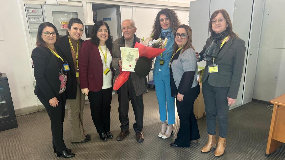 Isola Capo Rizzuto - Poste italiane ha celebrato i cent'anni di Peppino, lo storico postino - 