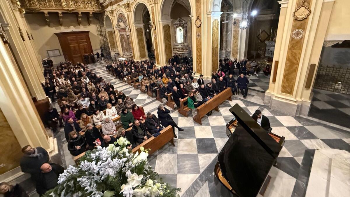 Cassano - Grandissimo successo per il “Concerto di Natale” del Maestro Luca Lione - 