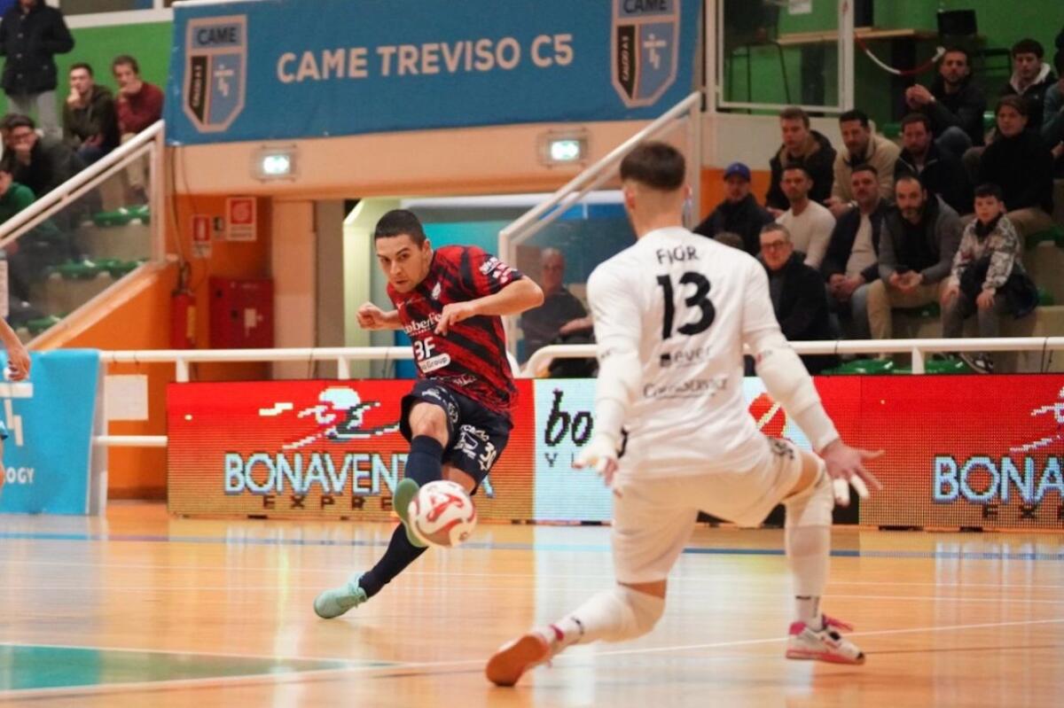 Calcio a 5 - Svanisce nel finale il successo della Pirossigeno Cosenza - 