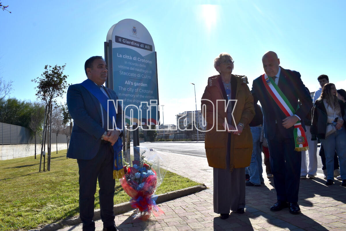 Crotone - Al Giardino di Alì la commemorazione delle vittime del naufragio di Cutro: «Una tragedia diventa occasione di speranza» - 