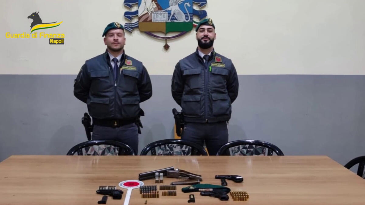 Circolava con arsenale in auto, un arresto nel napoletano - 