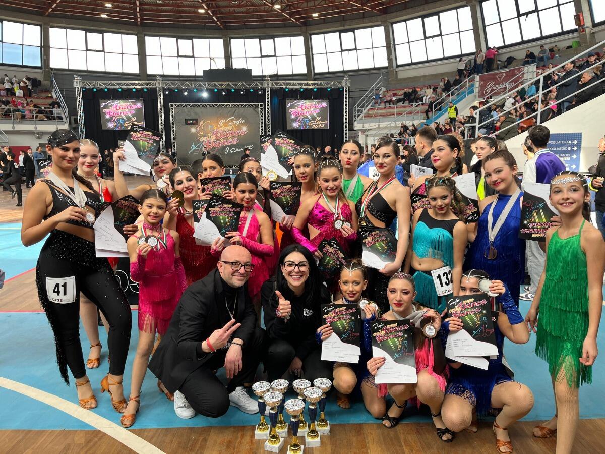 Crotone - Alma Cubana pluripremiata al Trofeo regionale New Only Dance - 