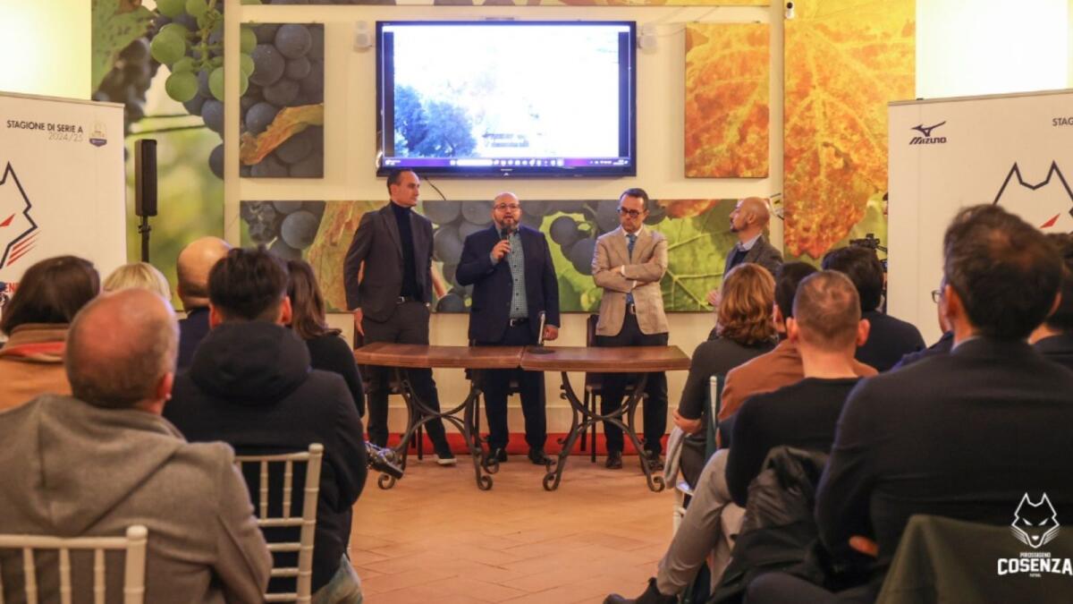 Calcio a 5 - Il Palazzetto dello Sport di Rende diventerà la nuova casa della Pirossigeno Cosenza - foto Michele De Marco