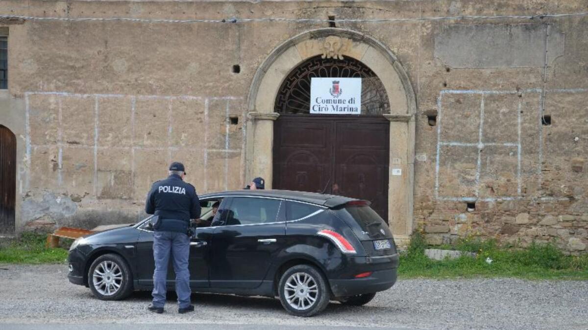 Controlli straordinari della Polizia a Cirò Marina contro lo spaccio di stupefacenti - 