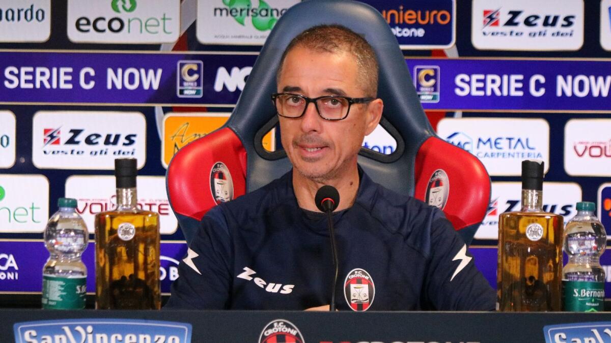 #AvellinoCrotone - Mister Longo: «Ambizione e umiltà per noi devono camminare insieme» - 