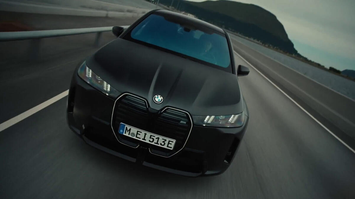 BMW iX, lusso e piacere di guida a zero emissioni - 