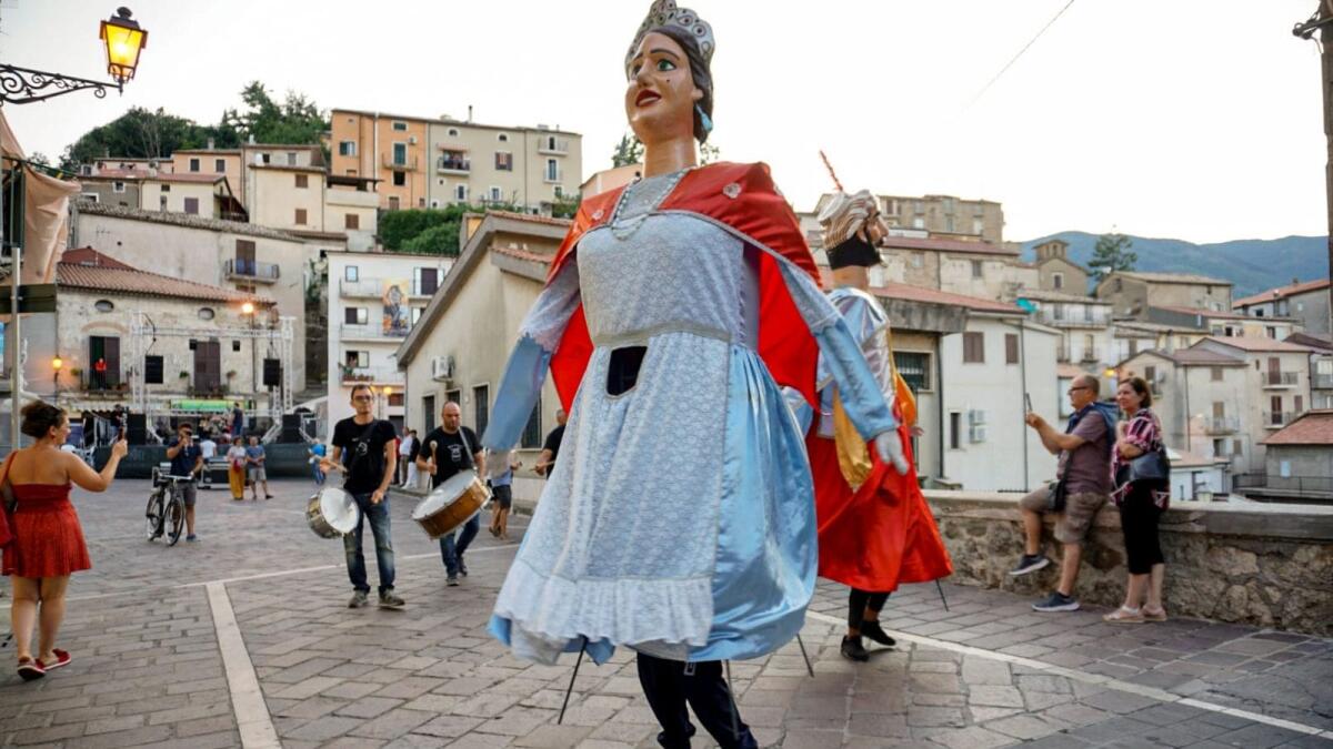 Cutro - Carri allegorici e animazione per il Carnevale Cutrese - 