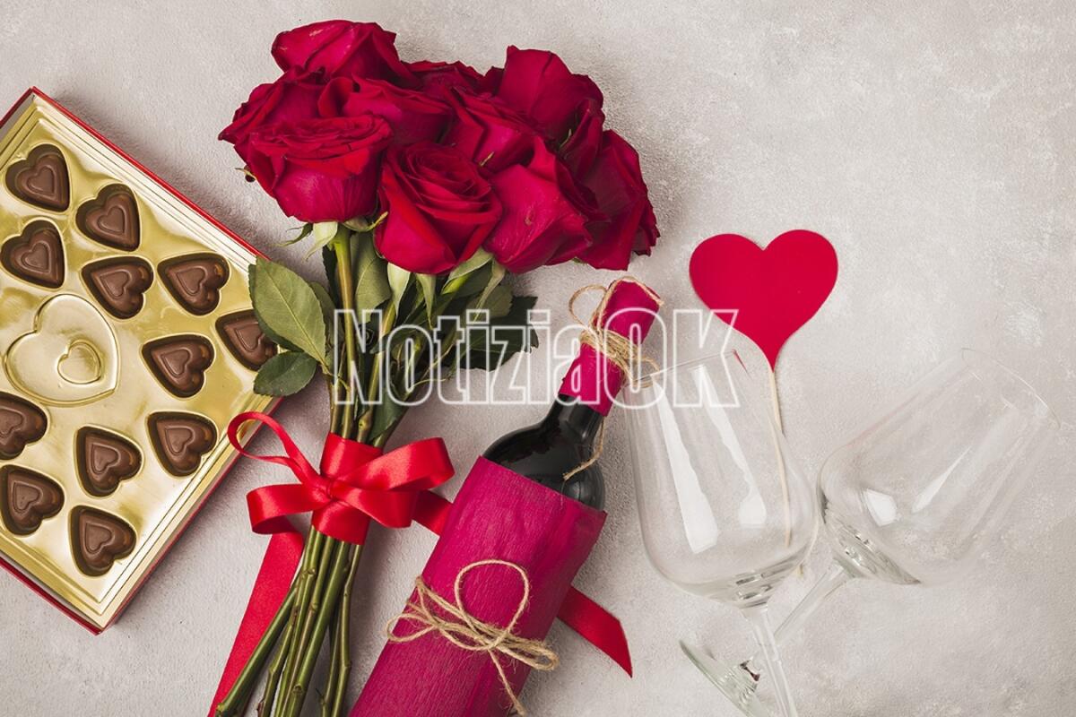 Si festeggia l'amore in tutte le sue sfaccettature - delicious chocolate wine bouquet roses