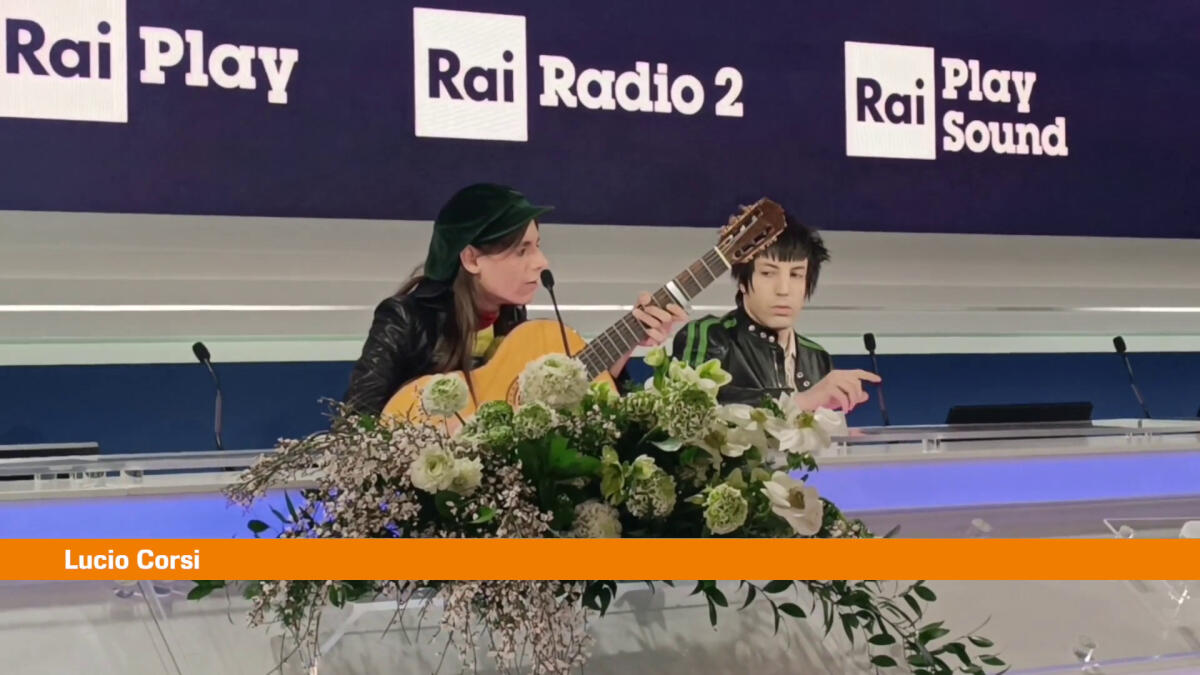 Sanremo, Lucio Corsi in sala stampa suona brano inedito -