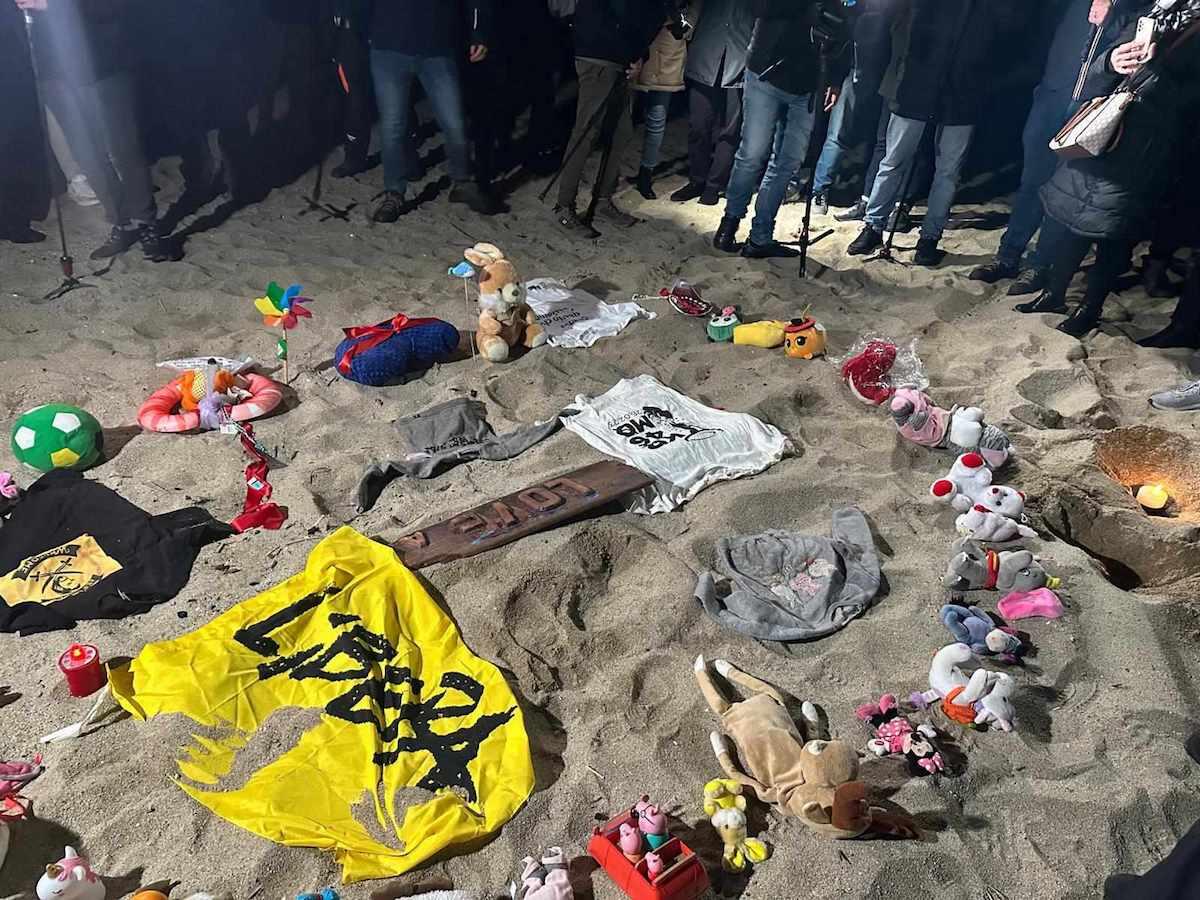Cutro - Sulla spiaggia di Steccato il ricordo del naufragio. Presente la segretaria nazionale del PD - 